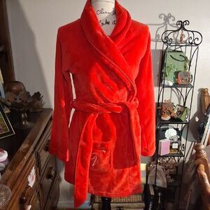Victoria's Secret Luxurious Red Women's Robe Size Xs/S XP/P